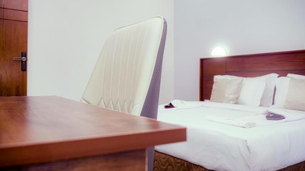 Cofe Hotel Yaoundé Esterno foto