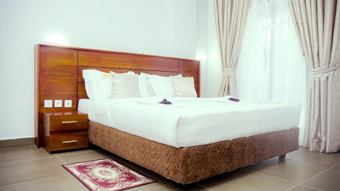 Cofe Hotel Yaoundé Esterno foto